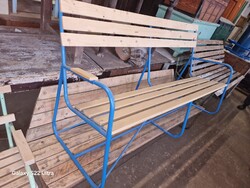 Retro csővázas kerti pad régi szánkotalpas strand pad Balatoni vas pad régi kertipad