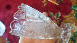 10 x 7 cm-es , ólomkristály vázácska , a talpán egy minimális sérüléssel ( fotó )