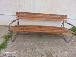 Régi kerti pad csővázas pad retro strand pad szánkotalpas vas kerti pad