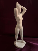 Fehér, mázas kerámia fésülködő nő – modern, letisztult porcelánfigura (RITKA)