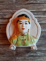 Thai porcelánfigura