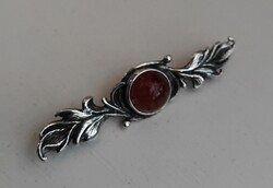 RÉGI JELZETT 925-925-ÖS EZÜST BROSS KITŰZŐ KÖZÉPEN FOGLALT BOROSTYÁN KŐVEL ÉKÍTVE