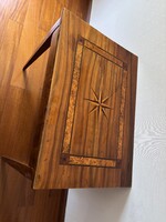 Csillag intarziás Biedermeier asztalka