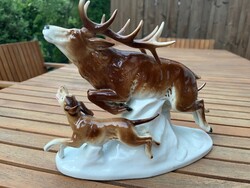 Nagy méretű Unterweissbach porcelán vadászjelenet – szarvas és vadászkutyák – ritka!