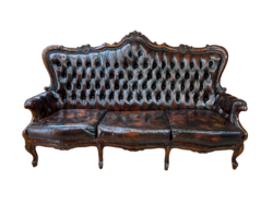 Patinás Chesterfield stílusú bőr kanapé