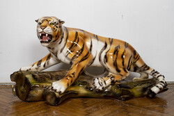 Nagy méretű kerámia Fán mászó tigris figura