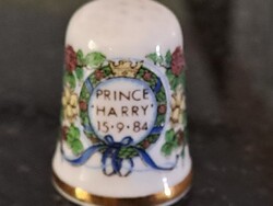 Cowerswall angol porcelán gyűszű Harry herceg születésnapjára emlék gyűszű királyi család