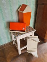 Narancs fehér retro home design csomag. Billenő szemetes, folpack tartó,  hokedli, fali polc