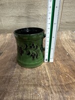 Zöld mázas 8cm kis bögre . Zsűrizett volt , a címke nincs rajta már .