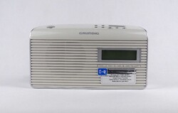 1V517 Grundig Music 61 rádiós ébresztőóra