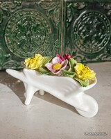 Angol porcelán talicska virágokkal csontporcelán vitrindísz