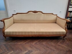 Neobarokk ágyneműtartós kihúzható antik kanapé + kárpít, szegélyszalag