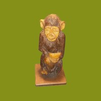 Faragott fa majom figura