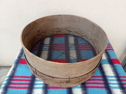 Régi hatalmas fa keretes rosta szita