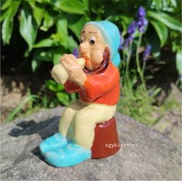 Jelzett kerámia törpe