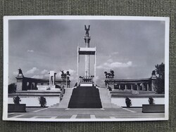 1939. Hősök tere, Katolikus naggyűlás építménye