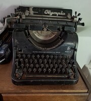 Régi Olympia írógép.