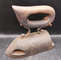 Antik öntöttvas gázvasaló, 21 x 19 cm-es nagyságú. 3652b