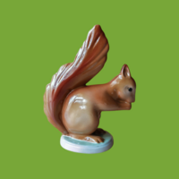 KP porcelán mókus figura