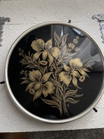 Jól használható szép üveg alatt arany színű virágok torta, kínáló tálca