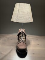 Egyedi Dr Martens bakancs lámpa, asztali lámpa
