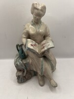 Kerámia figura, olvasó nő. 5967