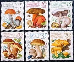 ND2551-6 / NDK 1980 Gombák bélyegsor postatiszta