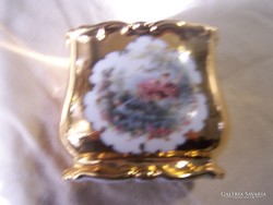 Cigaretta kínáló aranyozott porcelán Jean-Honoré Fragonard A hinta c. képének színes változatával  H