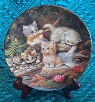 Macskás porcelán dísztányér, kölyök cicás falitányér (M5607)