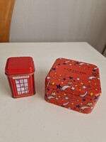 2db tároló fémdoboz, az egyik L'Occitane Castelbajac Paris design, a másik angol telefonfülke