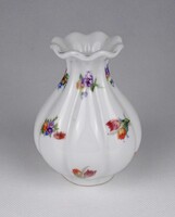 1W149 Virágmintás Zsolnay porcelán gerezdes váza 11.5 cm