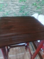 Kis thonett asztal eladó szép állapotban 70 cm magas