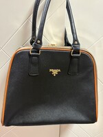Prada táska
