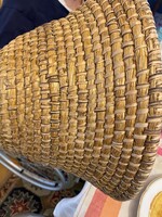 Retro,régi szalmából fonott kosár,véka-zsombor.Mérete: 23 cm magas és 38 cm az átmérője.
