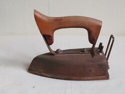 Antik régi fa markolatú elektromos villany vasaló jelzett Metallum Bh 25 sz. 71731