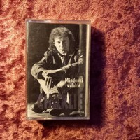 Charlie: Mindenki valakié audio kazetta