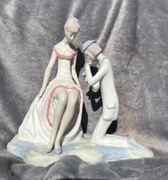 Spanyol pales porcelán figura