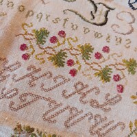 Antik kézimunka, gyakorló minta 1842- ből!- hímzett textil- ritka!