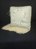Antique ring pillow