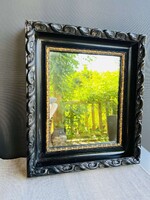 Dekoratív tükör fekete, faragott fakeretben – arany szegéllyel ( 40 x 35 cm )