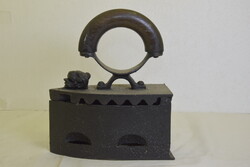 Vintage Lion Head Coal Iron A191