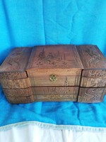 ÉKSZERTARTÓ KINCSESLÁDA FARAGOTT FA