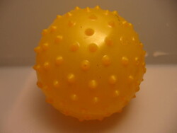 Kis tüskés gumilabda