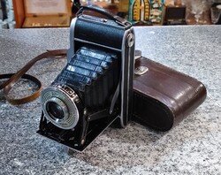 Adox sport iia pronto camera with leather case. Circa 1950