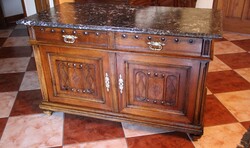 Ónémet dúsan faragott márványlapos komód