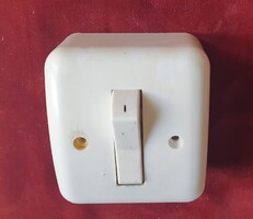 Régi főkapcsoló, villanykapcsoló, fehér bakelit (?)