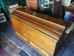 XVIII. SZ.-I FIÓKOS CSERESZNYE LÁDA