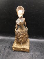 Art deco bronz szobor, csont fejű. 20 cm magas. 3741b