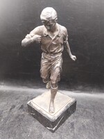 Futbalista fém szobor, 21 cm-es magasságú, gyűjtőknek. 3743b