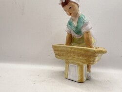 Régi kerámia figura, mosó lány. 6304